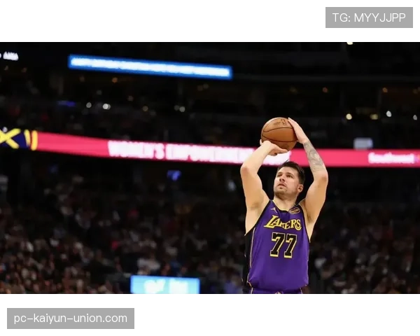 东契奇挡拆突破提升得分效率 拉开与库里关键时刻表现差距