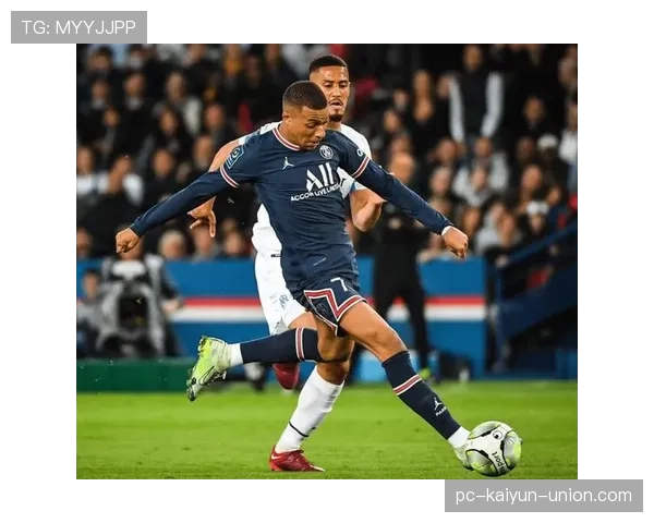 内马尔与姆巴佩在持球推进下形成结构分化趋势